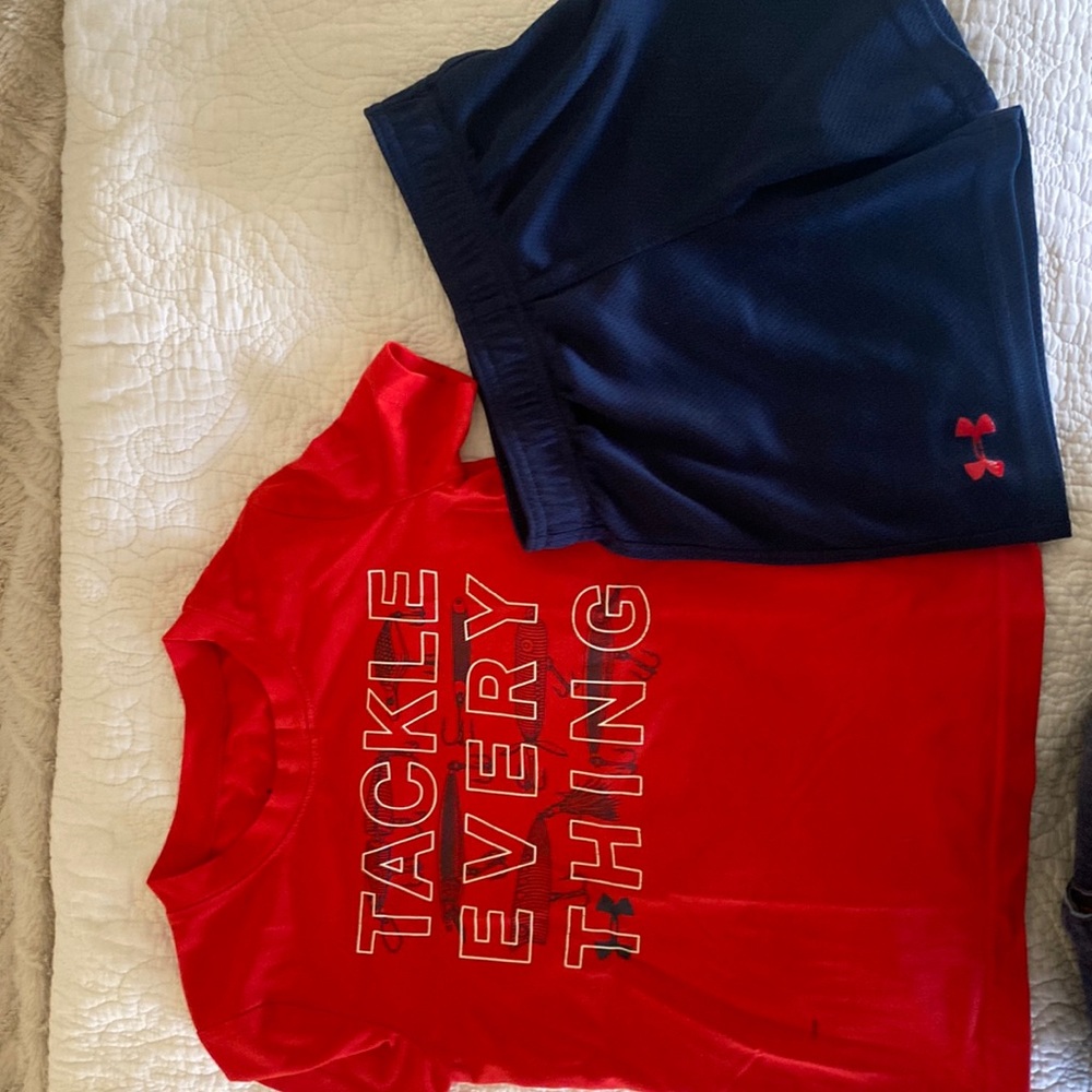 Under Armour boys shirt sleeve shirt and shorts